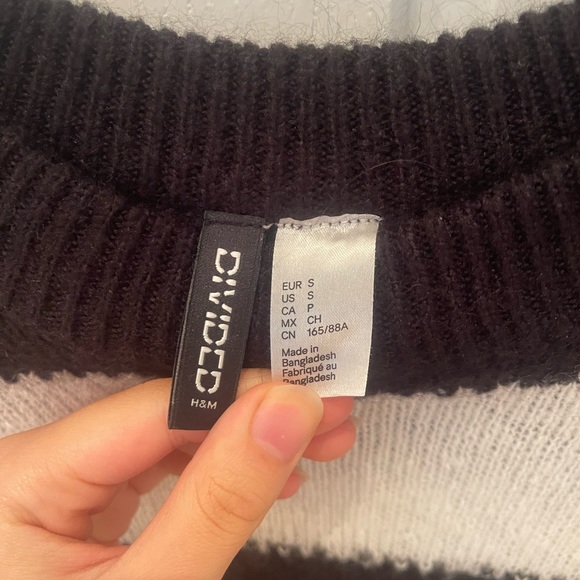 Stripped black and white long sleeve sweater - Picture 2 of 3